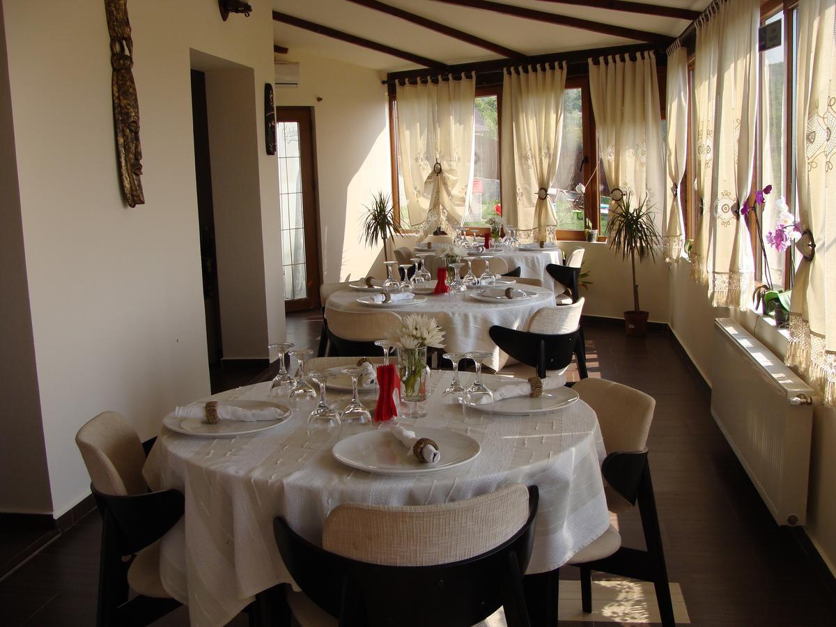 Pensiunea Taverna Bucium Jászvásár Kültér fotó