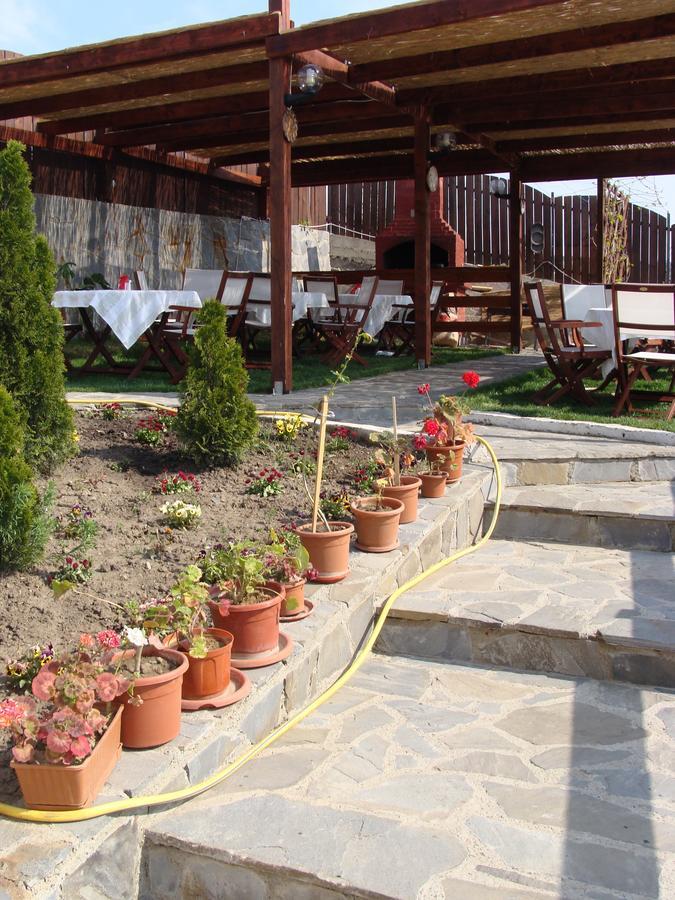 Pensiunea Taverna Bucium Jászvásár Kültér fotó